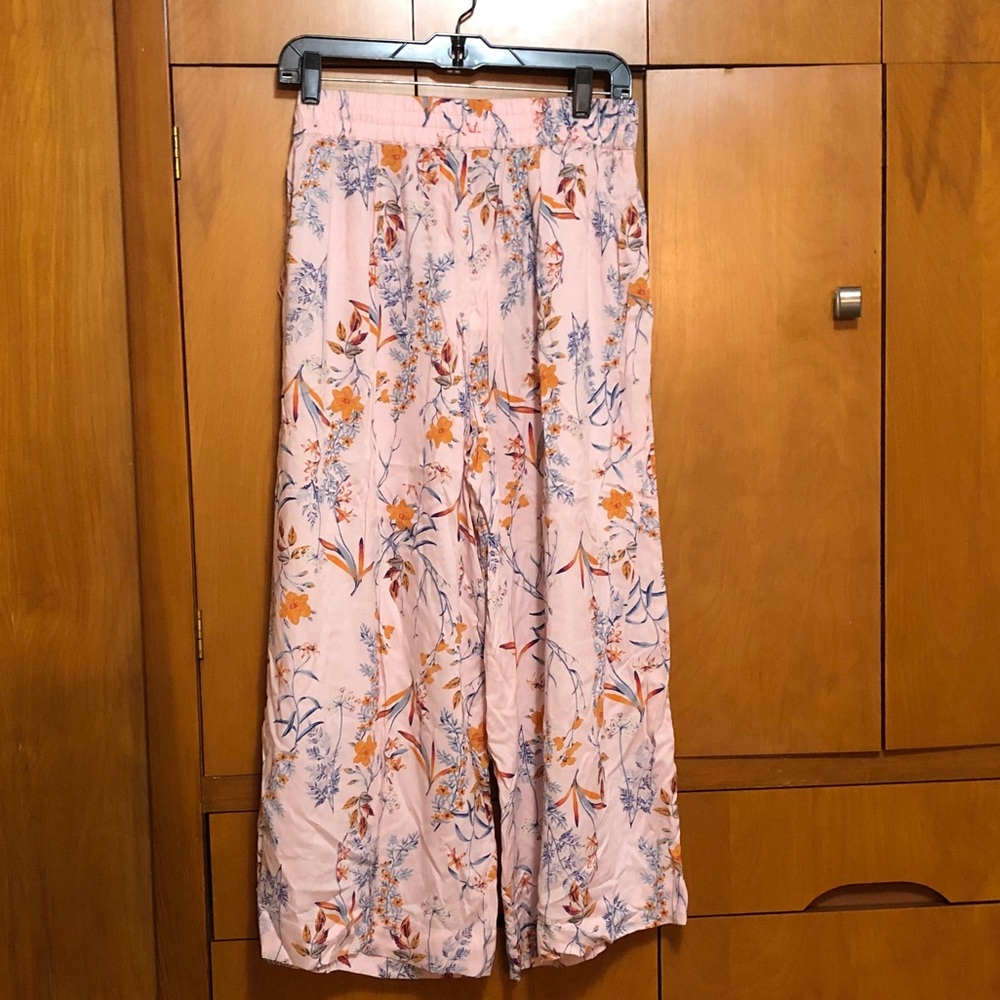 NWT Floral wide leg cropped pants
